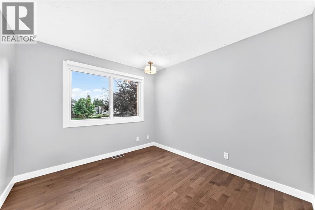 39 Woodfield Crescent SW property photo 21