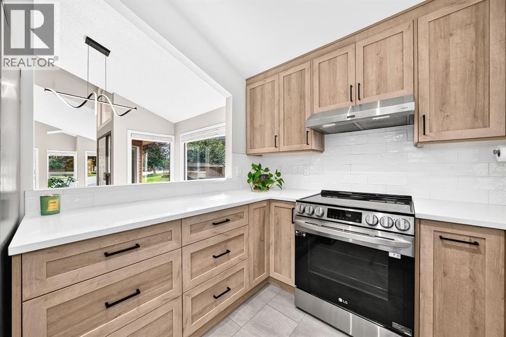 39 Woodfield Crescent SW property photo 15