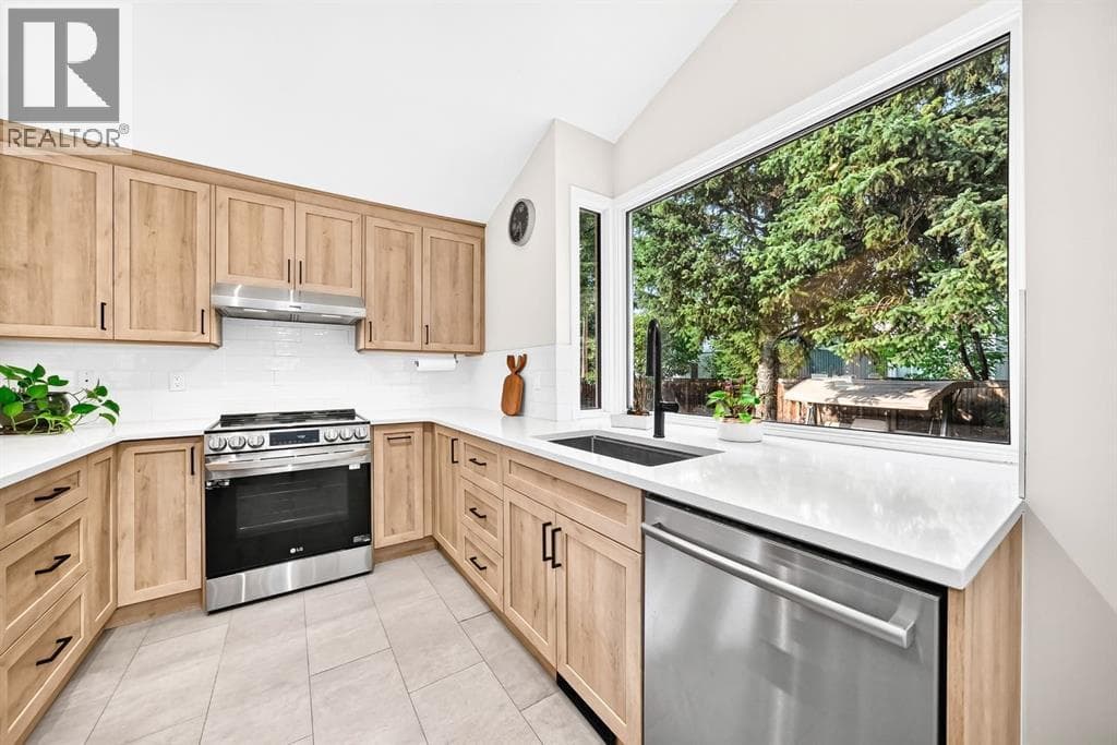 39 Woodfield Crescent SW property photo 14