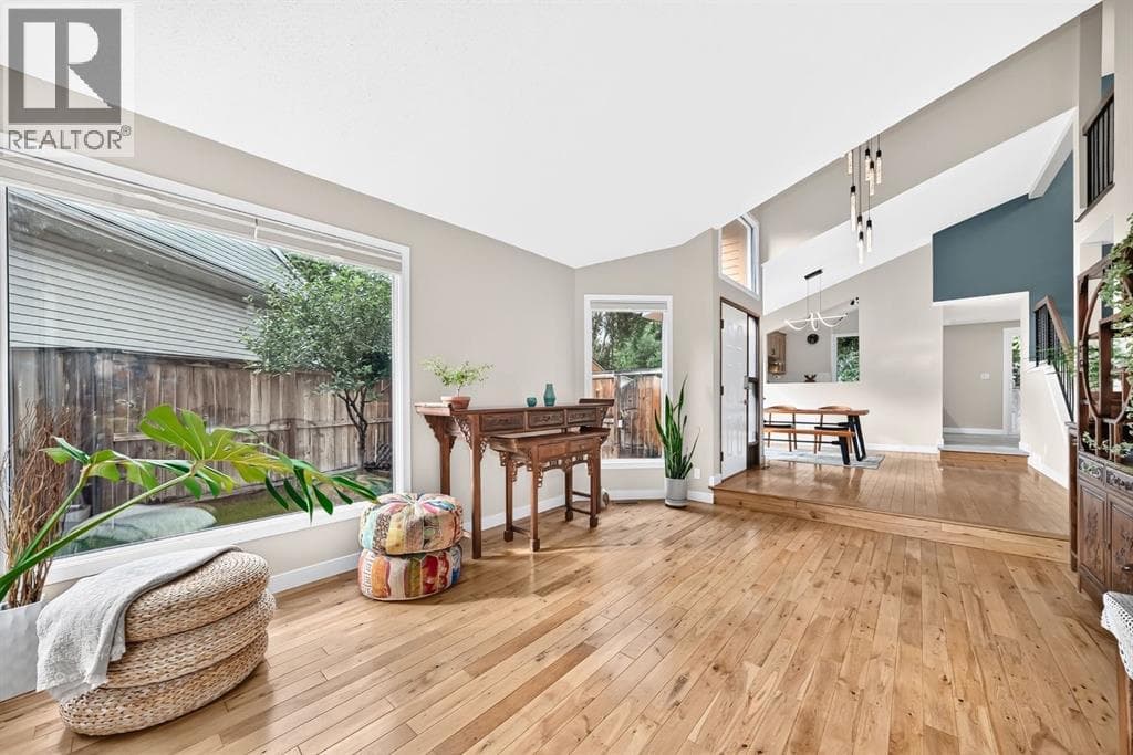 39 Woodfield Crescent SW property photo 8