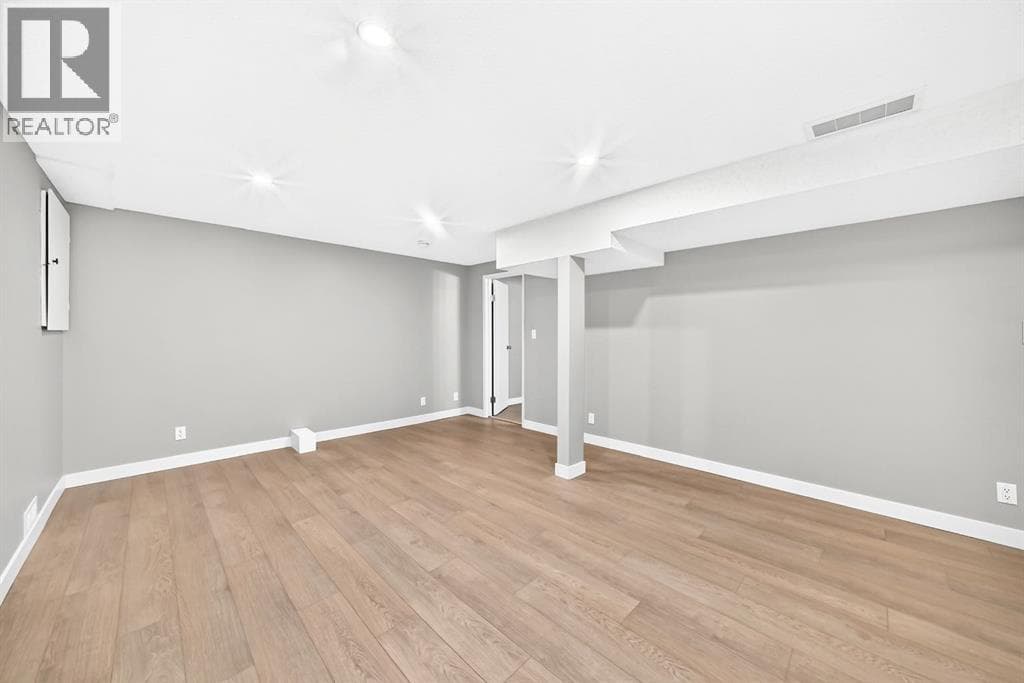 39 Woodfield Crescent SW property photo 24