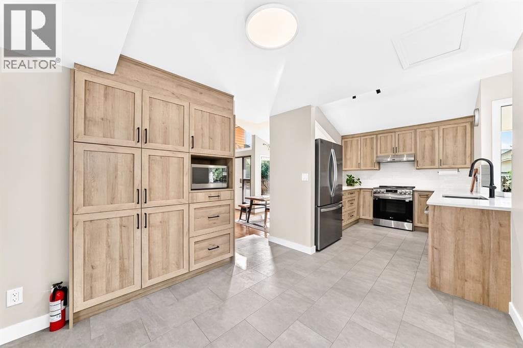 39 Woodfield Crescent SW property photo 13