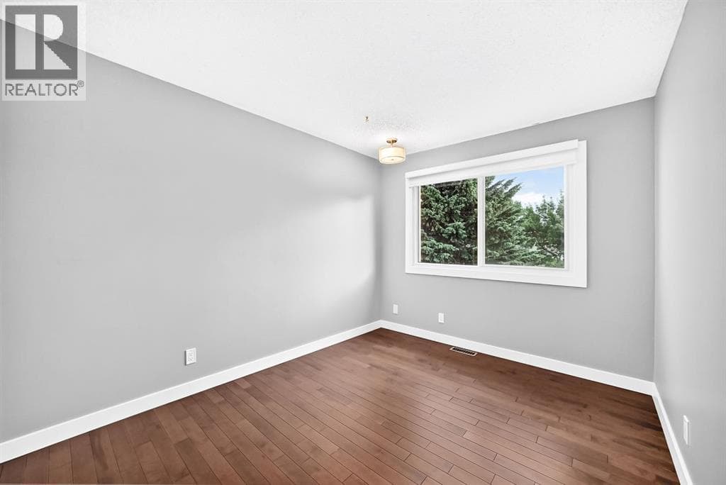 39 Woodfield Crescent SW property photo 20