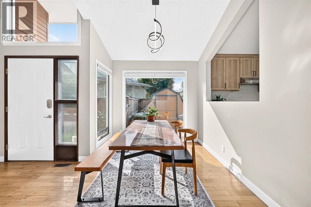 39 Woodfield Crescent SW property photo 6