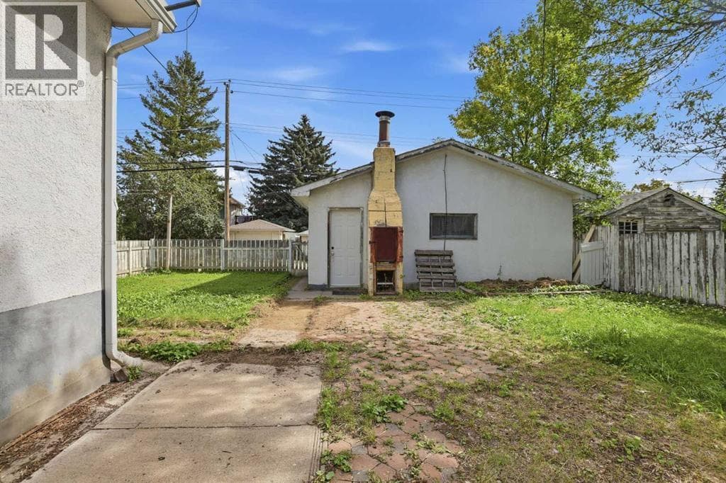 3520 Centre Street N property photo 9