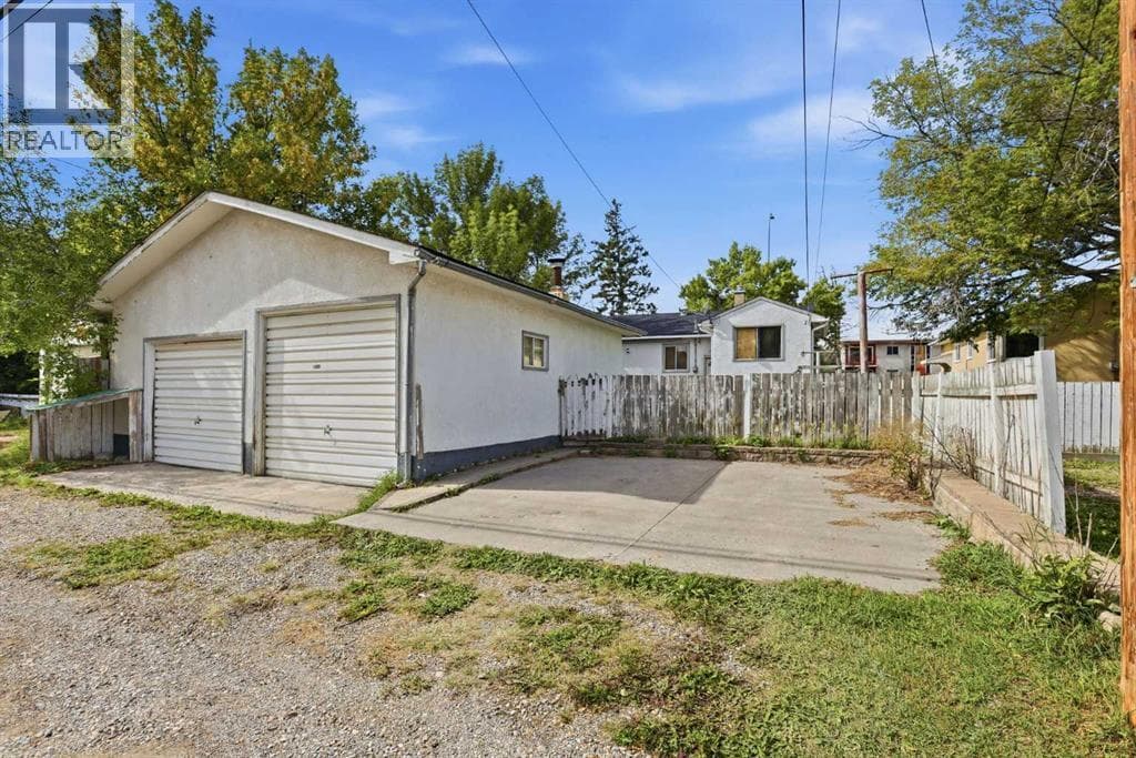 3520 Centre Street N property photo 8