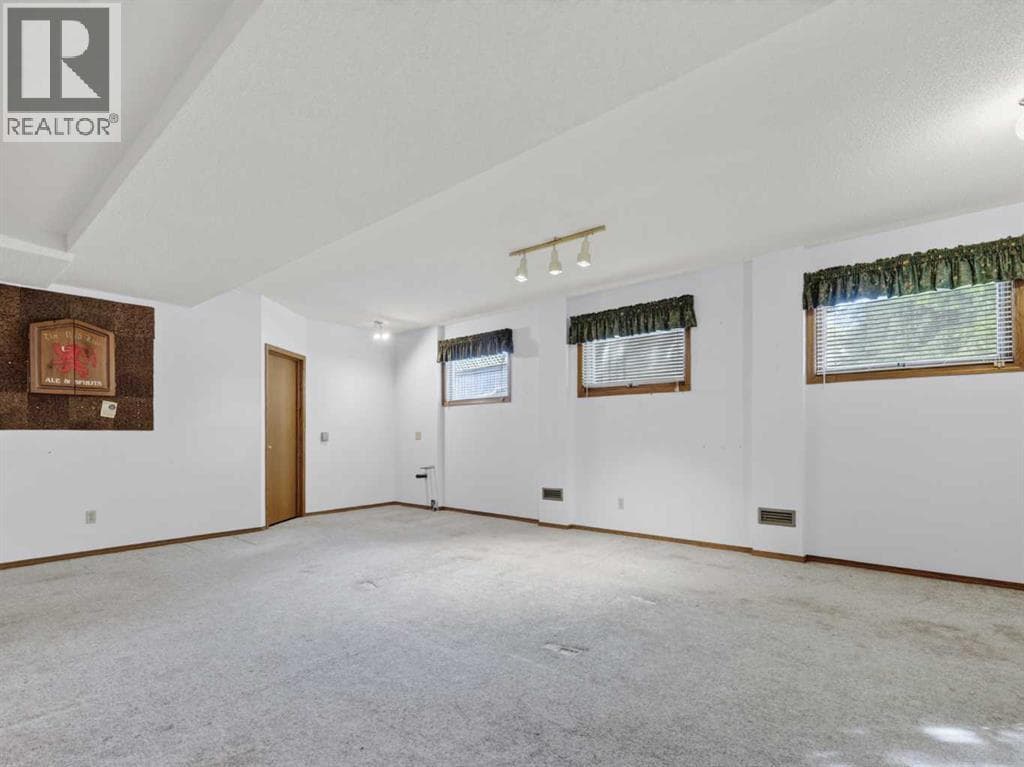 92 Scandia Hill NW property photo 33