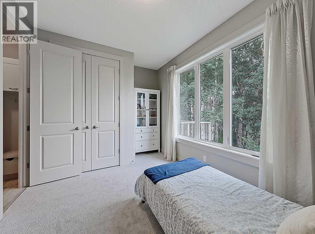 9318 14 Avenue SW property photo 22
