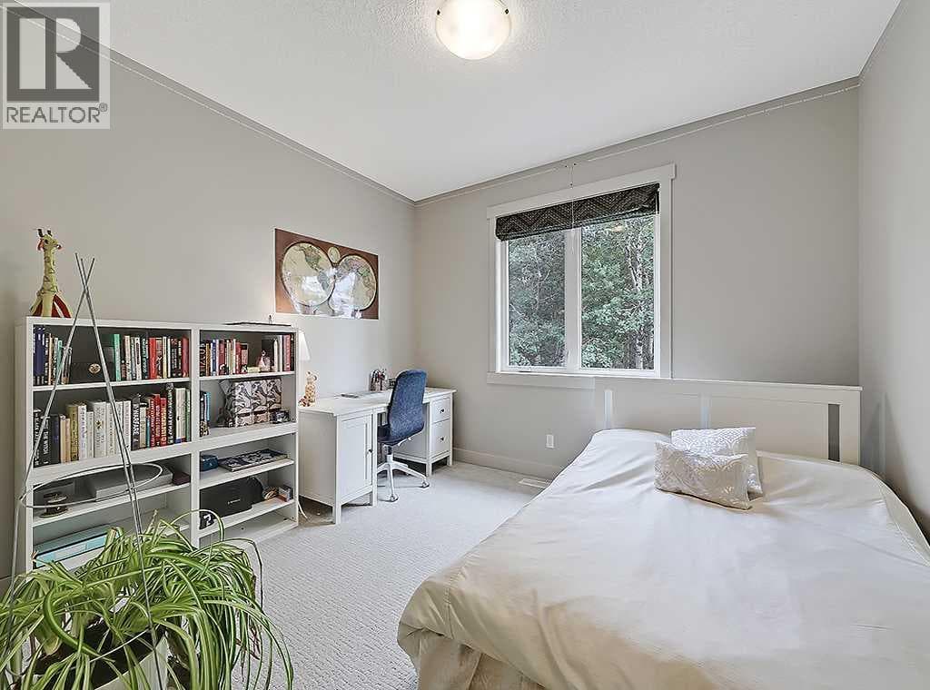 9318 14 Avenue SW property photo 32