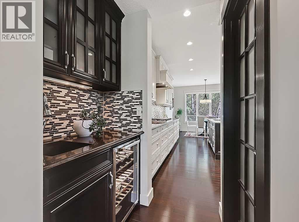 9318 14 Avenue SW property photo 17
