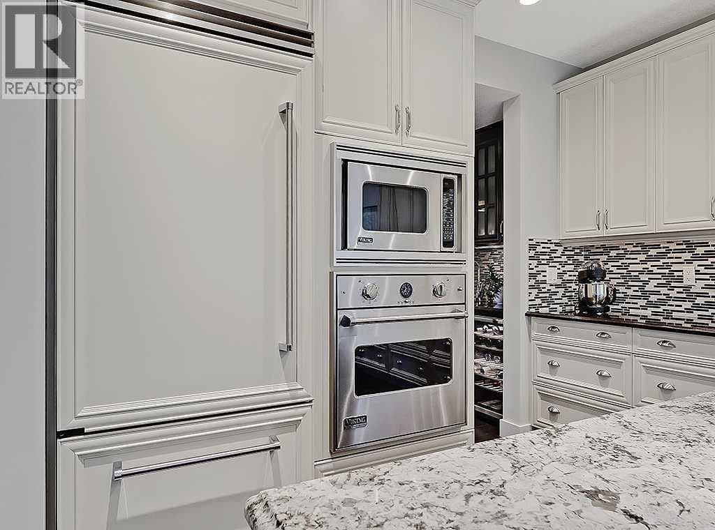 9318 14 Avenue SW property photo 10