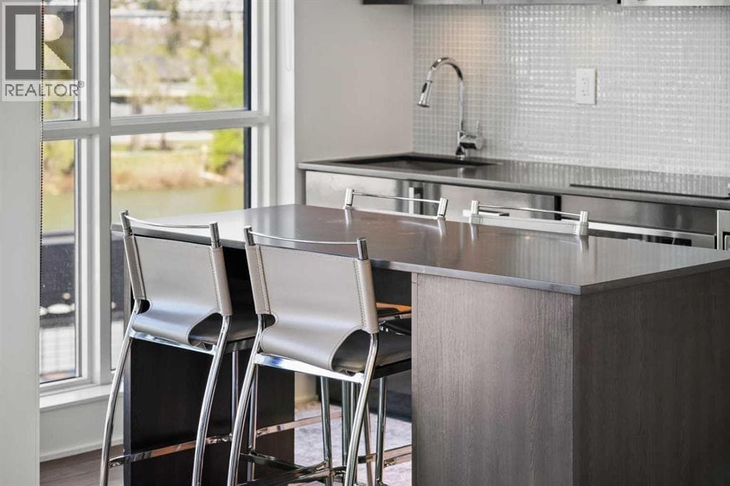 810, 550 Riverfront Avenue SE property photo 12