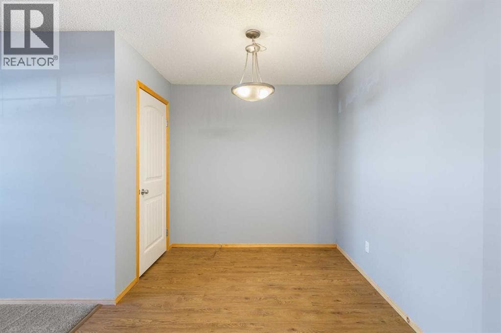 104, 23 Everridge Square SW property photo 11