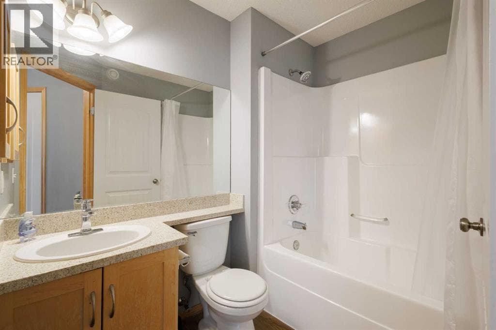 104, 23 Everridge Square SW property photo 18