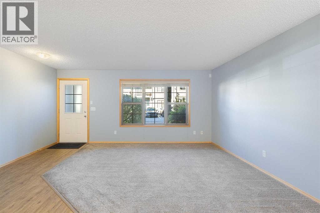 104, 23 Everridge Square SW property photo 5