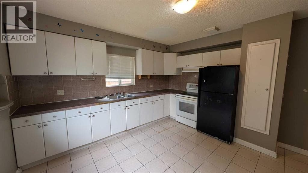 3414 Centre Street NE property photo 8