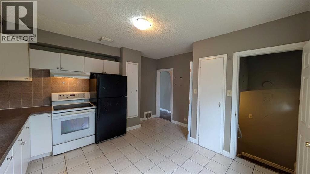 3414 Centre Street NE property photo 9