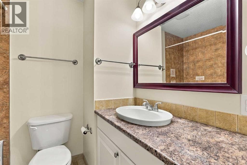 6624 37 Street SW property photo 16
