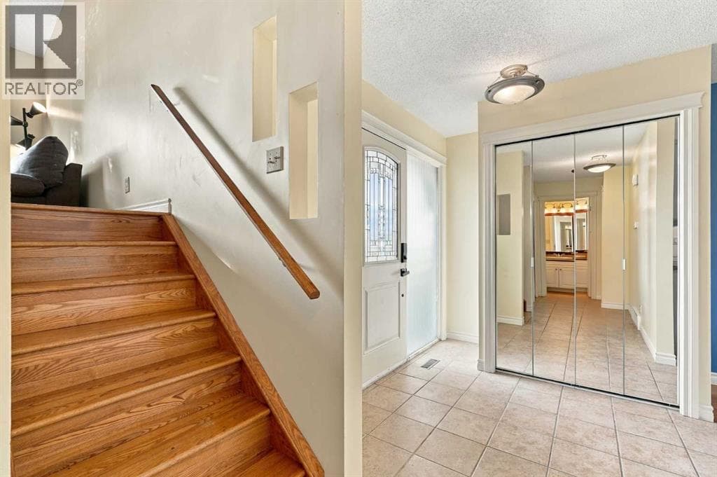 6624 37 Street SW property photo 5