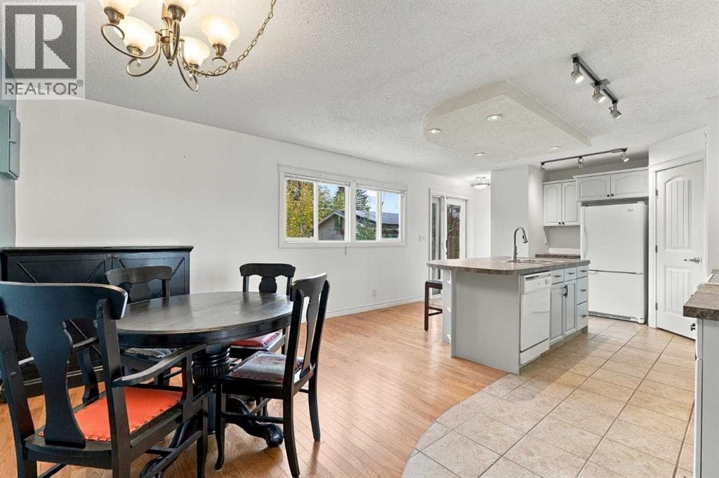6624 37 Street SW property photo 7