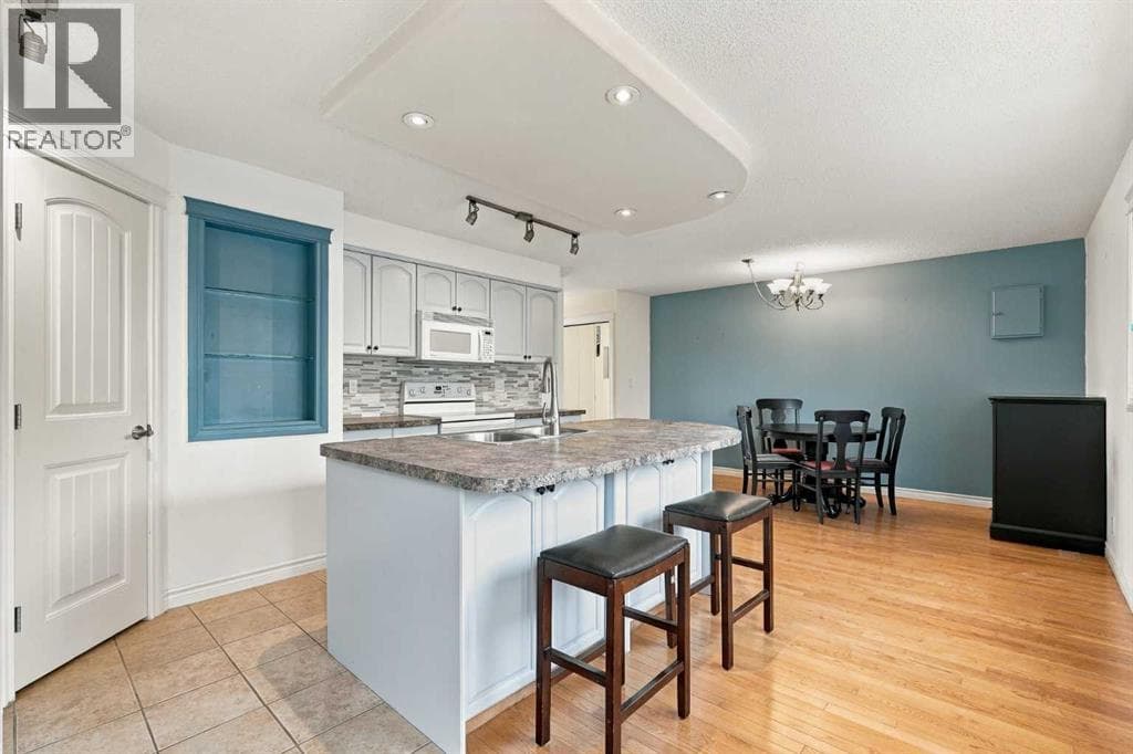 6624 37 Street SW property photo 9