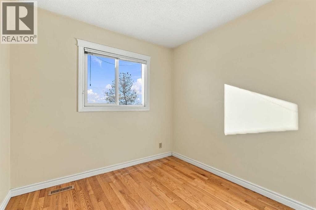 6624 37 Street SW property photo 19