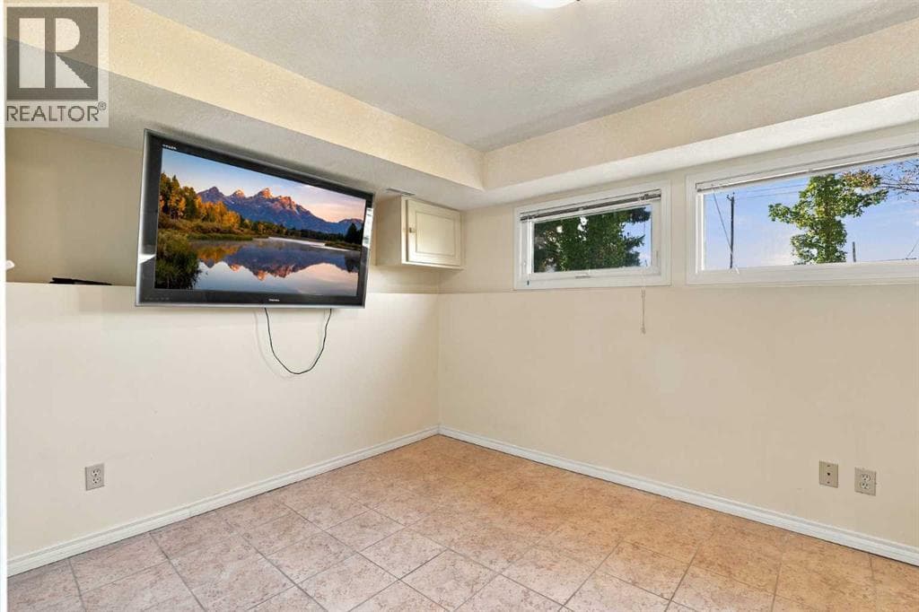 6624 37 Street SW property photo 22