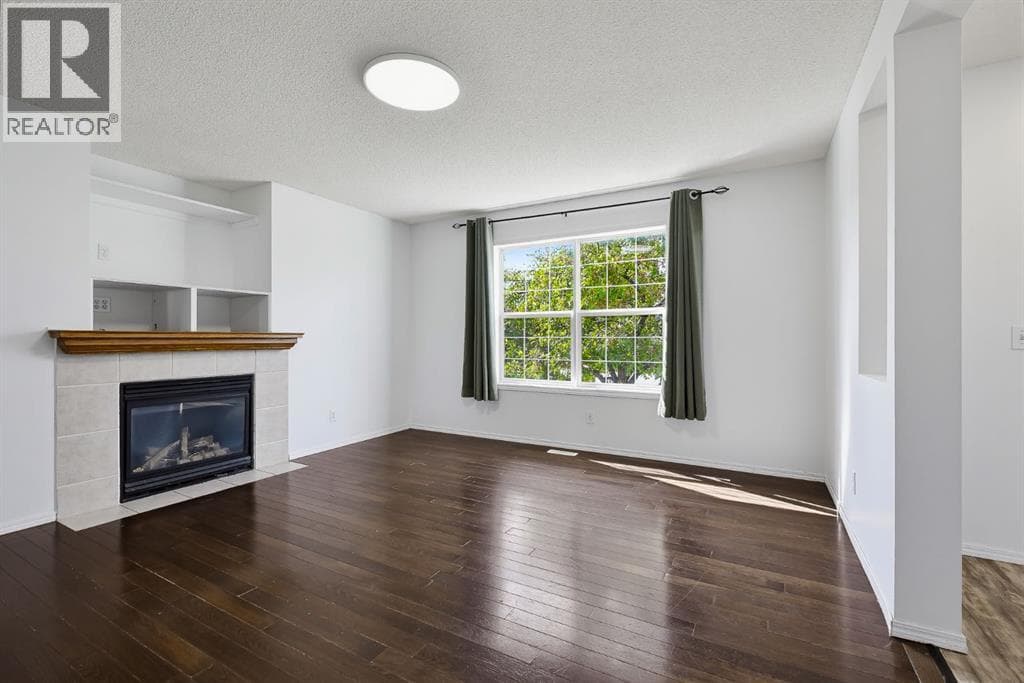 15 Coventry Link NE property photo 4