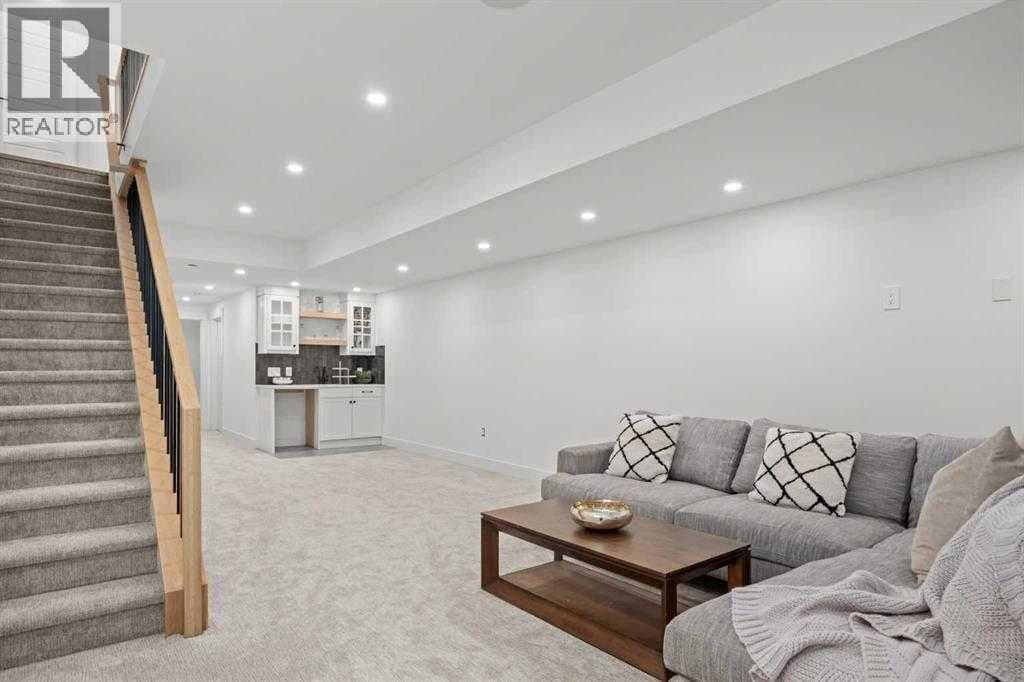 4124 18 Street SW property photo 9