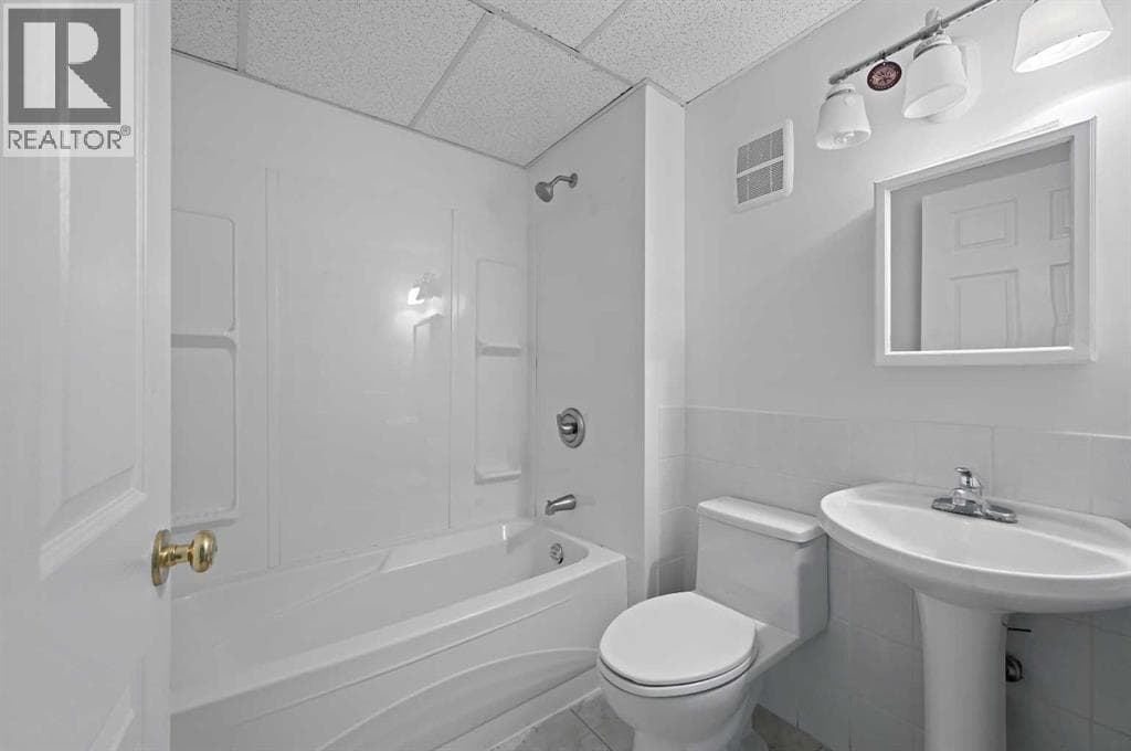 182 Coventry Close NE property photo 26