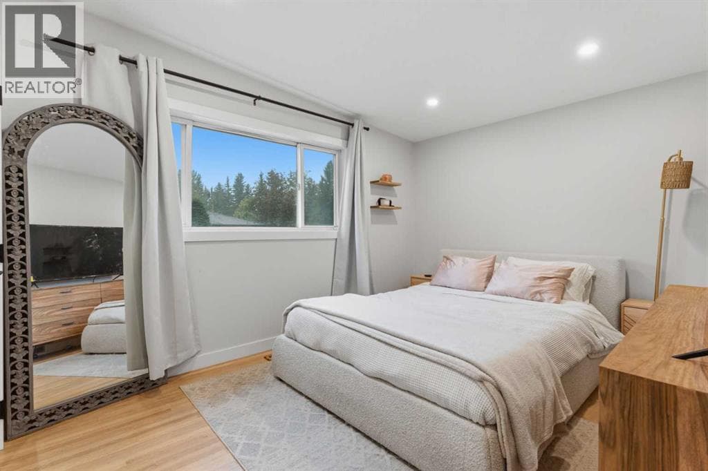 5316 La Salle Crescent SW property photo 15