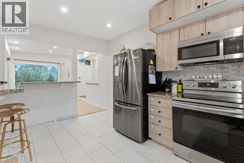 5316 La Salle Crescent SW property photo 14