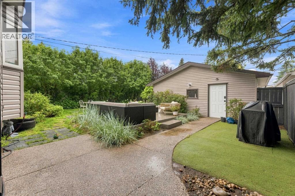 5316 La Salle Crescent SW property photo 32