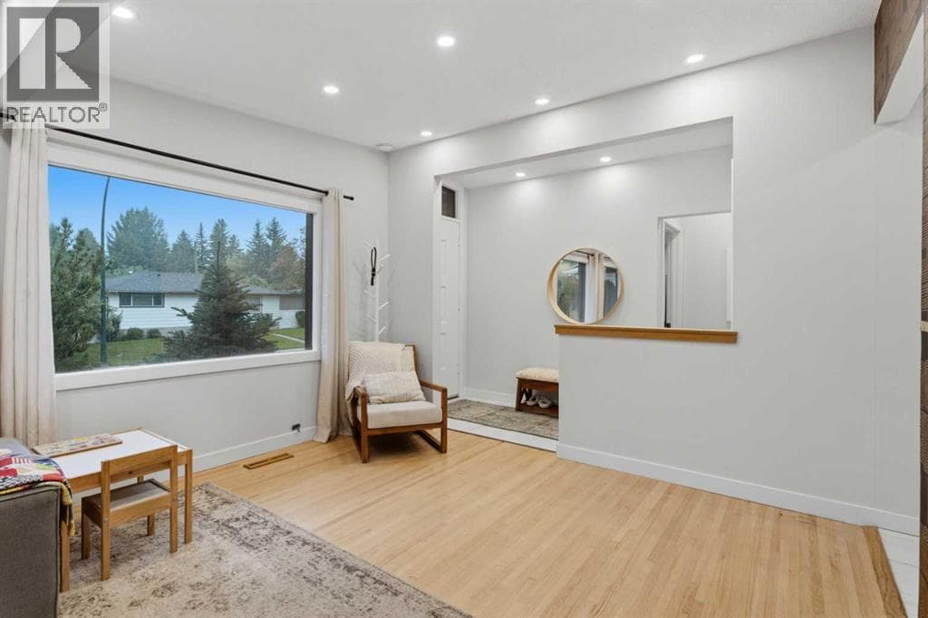 5316 La Salle Crescent SW property photo 8