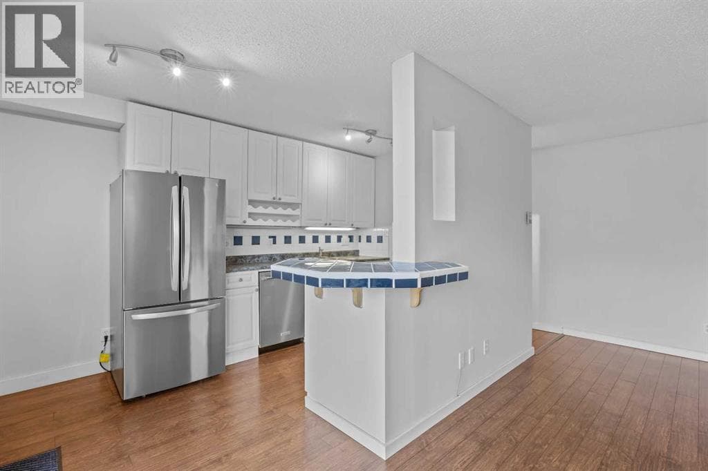 56, 3519 49 Street NW property photo 6