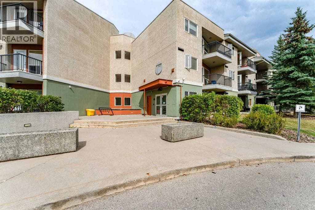 314, 69 Springborough Court SW property photo 4