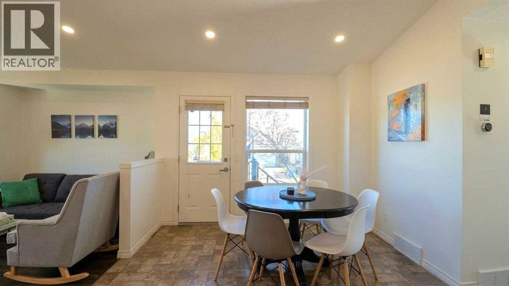 152 Coverton Close NE property photo 10