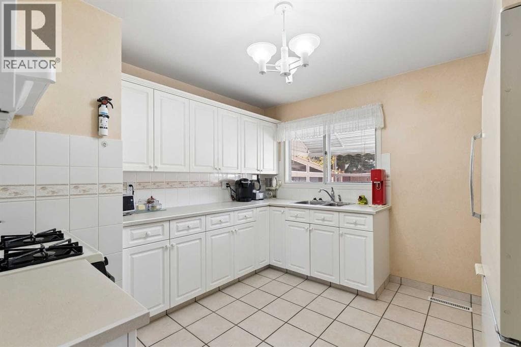 275 Northmount Drive NW property photo 10