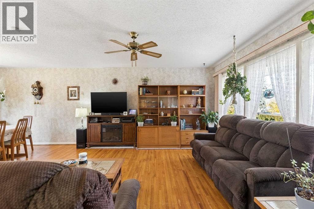 275 Northmount Drive NW property photo 5