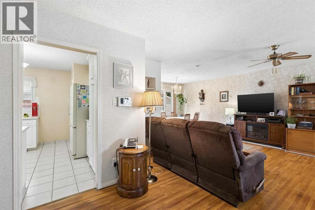 275 Northmount Drive NW property photo 3