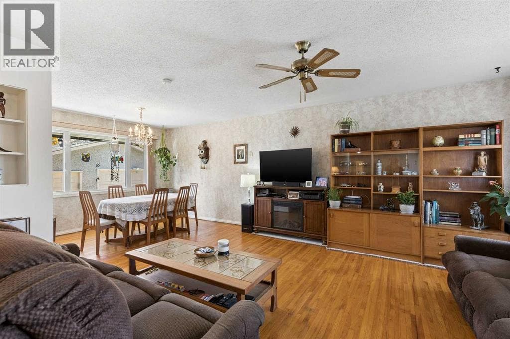 275 Northmount Drive NW property photo 4