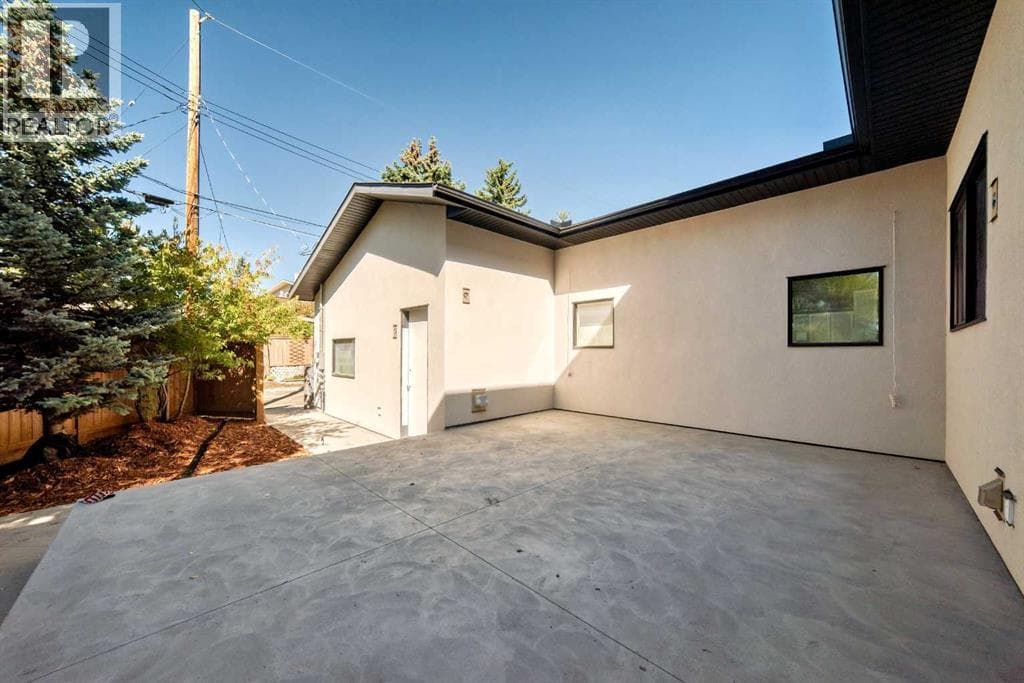 5831 Lodge Crescent SW property photo 5