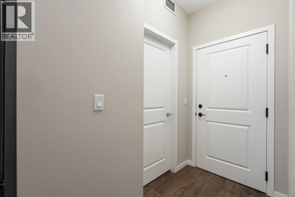 112, 30 Mahogany Mews SE property photo 4