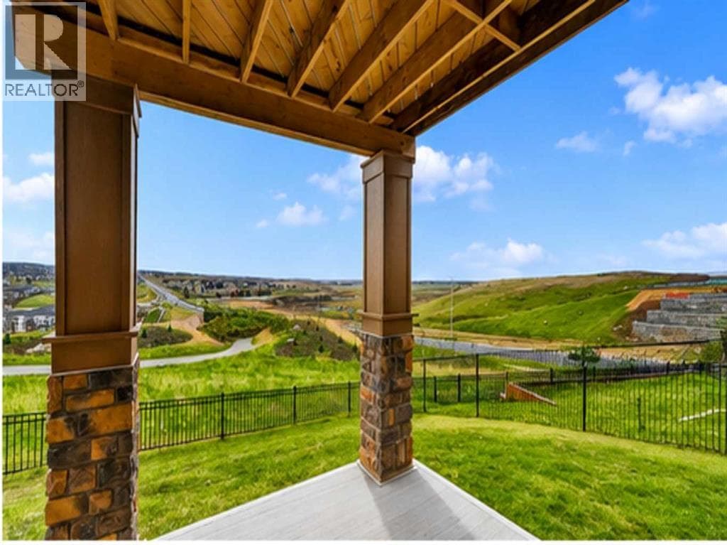 30 Evansborough View NW property photo 2