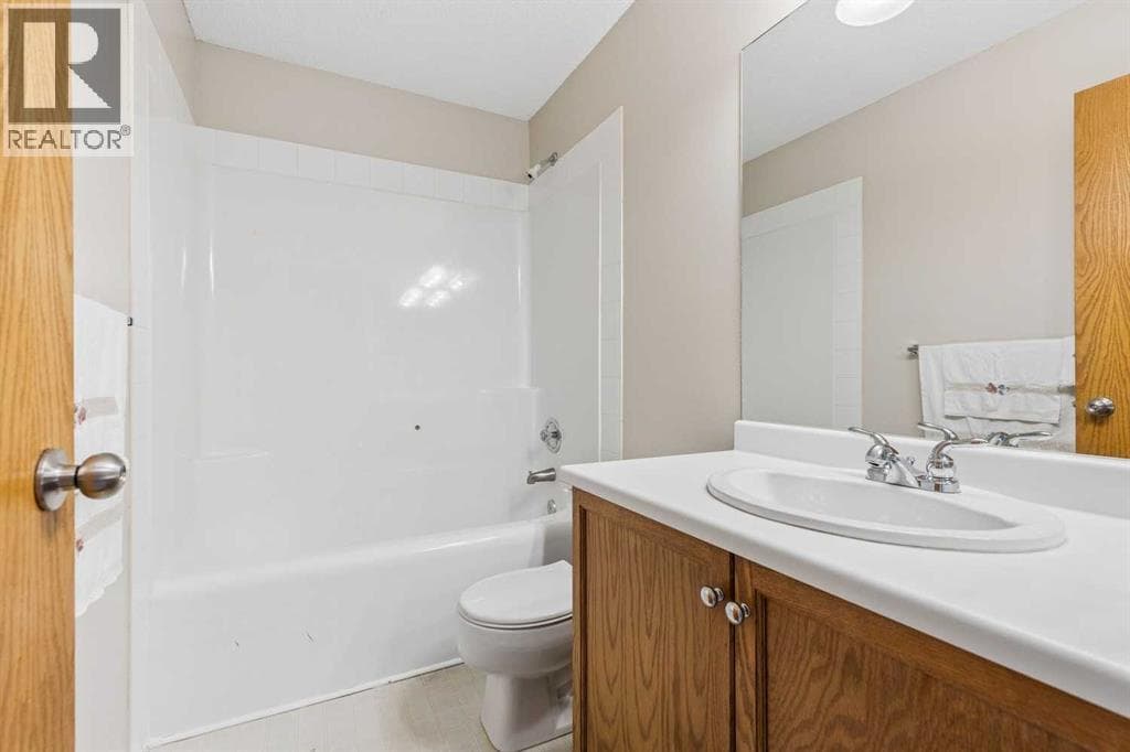 172 Harvest Gold Heights NE property photo 22
