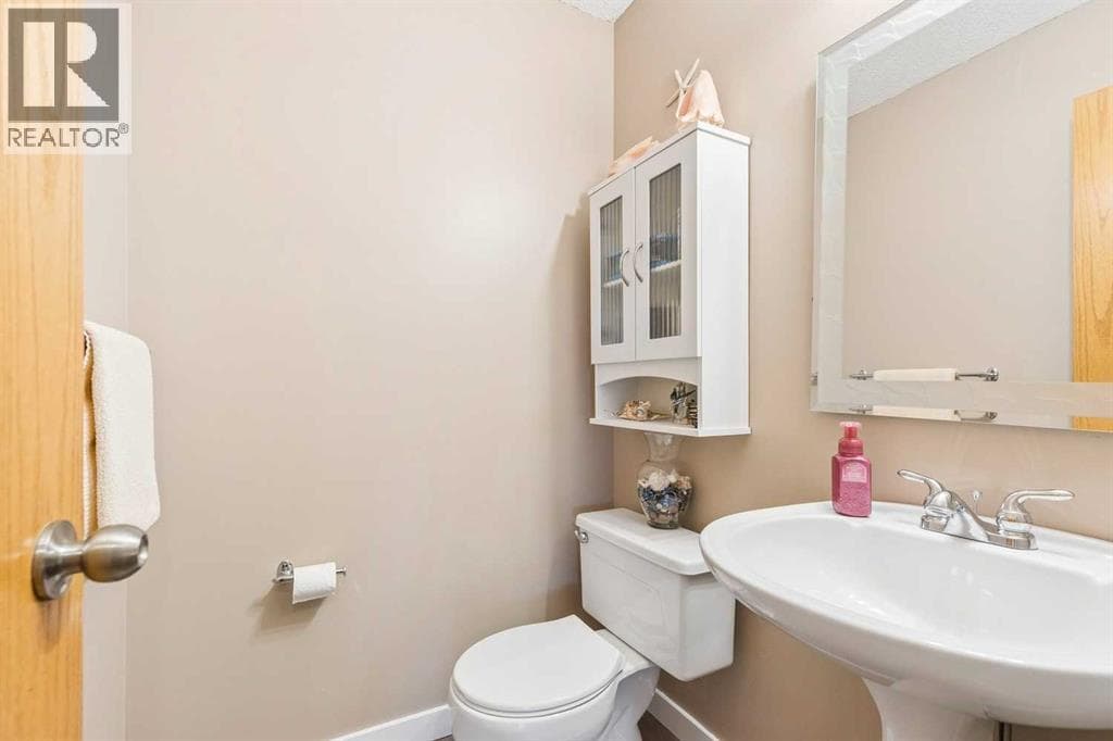 172 Harvest Gold Heights NE property photo 15