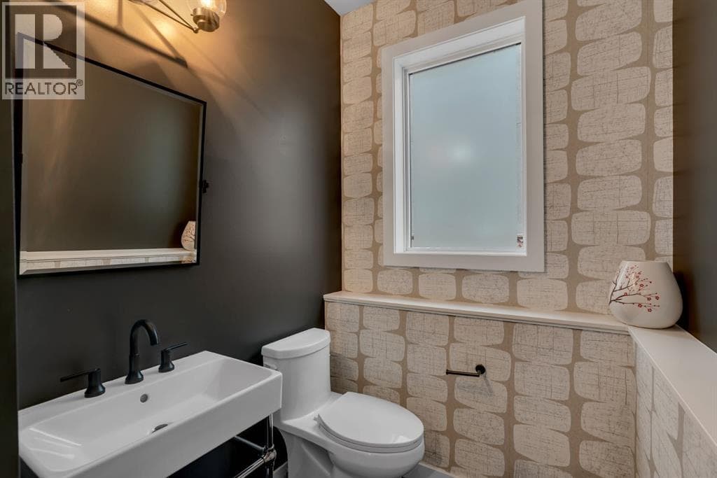 2106 49 Avenue SW property photo 19