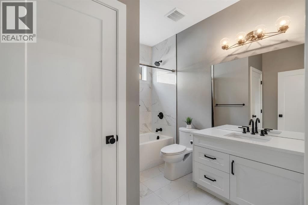 2106 49 Avenue SW property photo 28