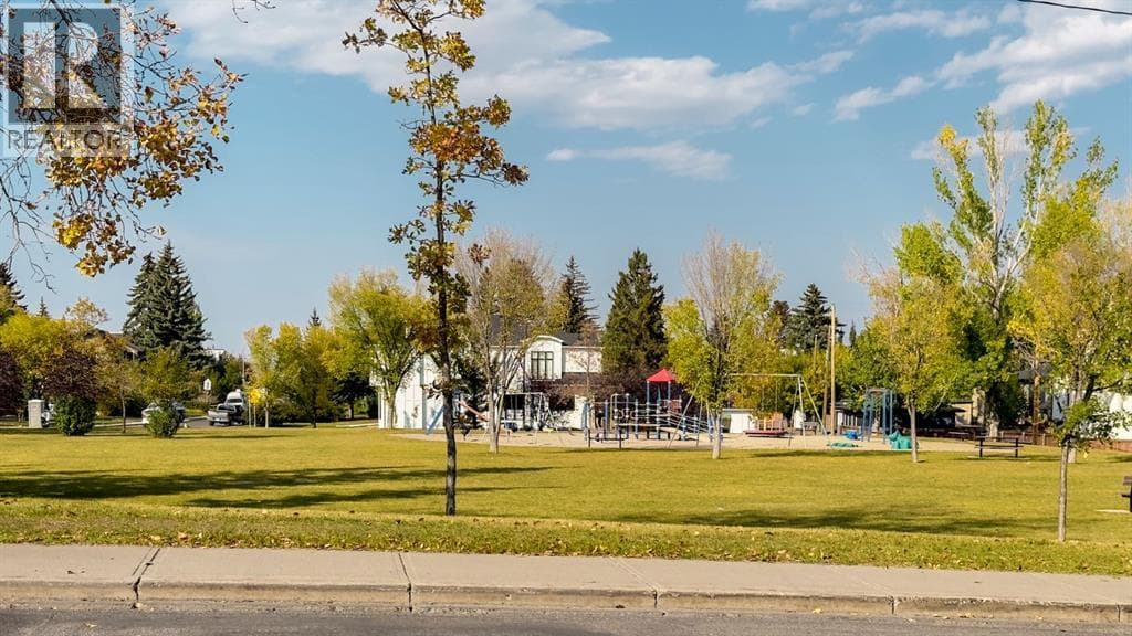 2106 49 Avenue SW property photo 49