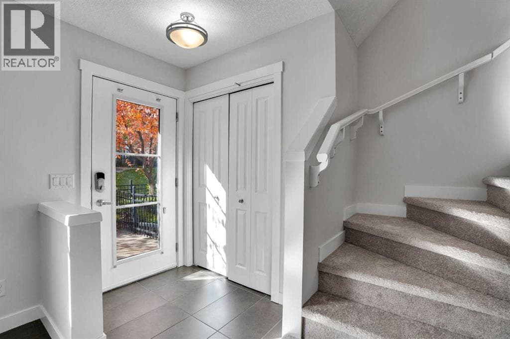 37 Aspen Hills Common SW property photo 4